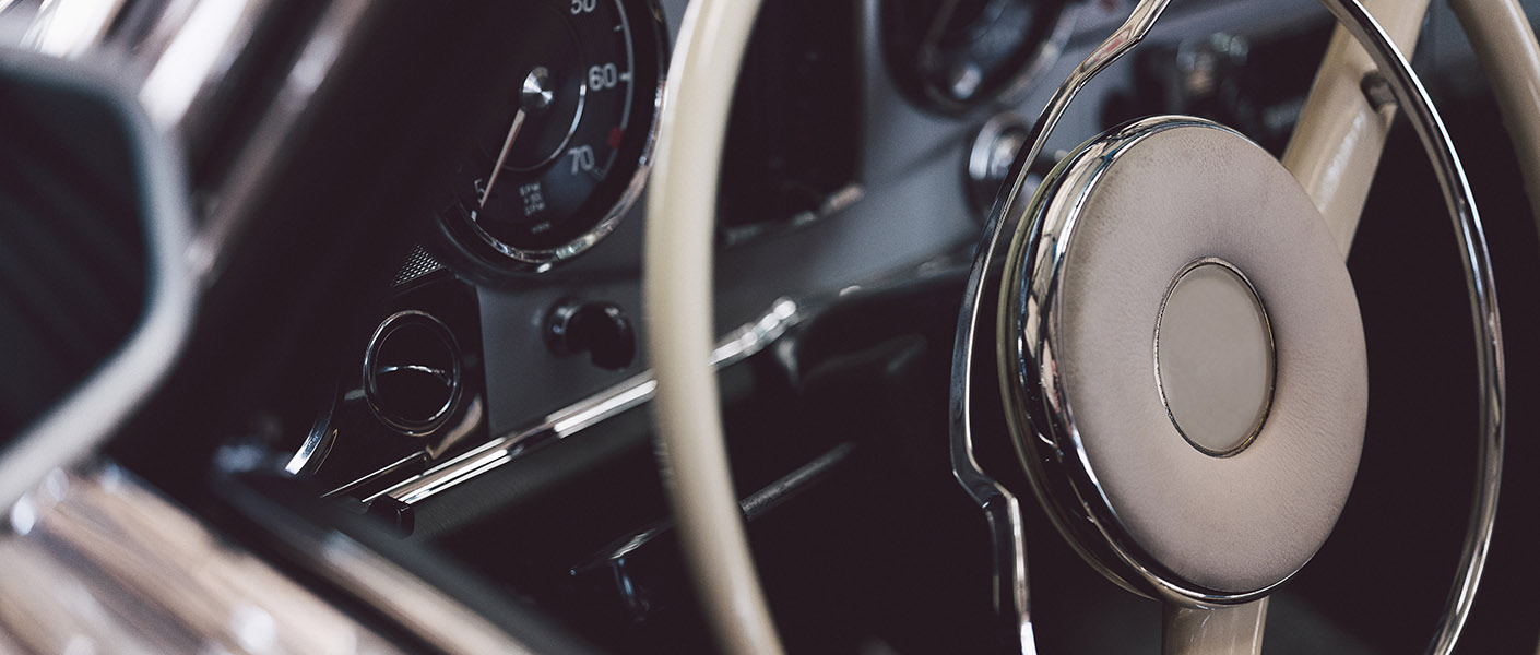 Klassischer Mercedes als Referenz für Oldtimer-Begutachtung